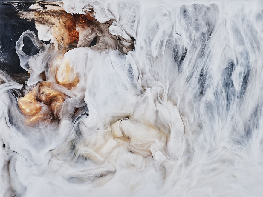 A Look At The Hypnotic Behaviour Of Different Coloured Paints In Water A Look At The Hypnotic Behaviour Of Different Coloured Paints In Water