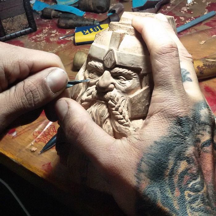 I Spend Up To 250 Hours Hand-Carving Pipes Inspired By My Favorite Movie Characters