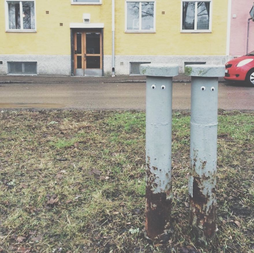 Some Hero Is Putting Googly Eyes On Miserable Objects, And His Photos Are Going Viral Some Hero Is Putting Googly Eyes On Miserable Objects, And His Photos Are Going Viral