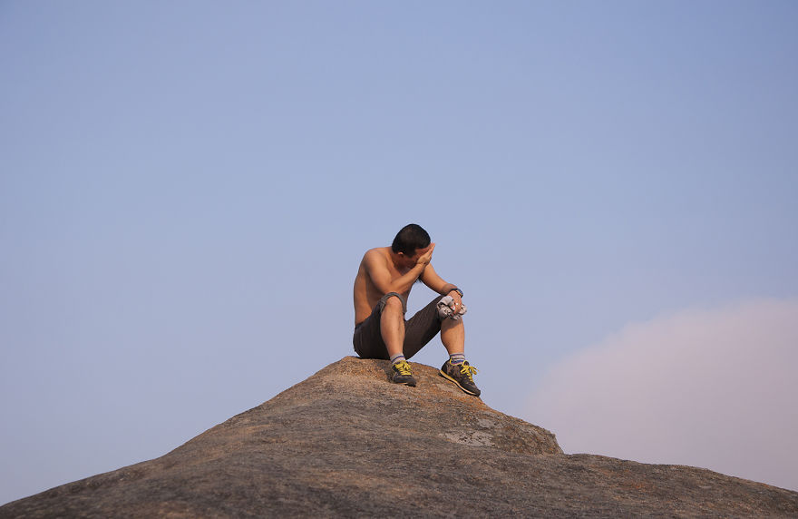 I See Many Funny Strangers On The Rock Everyday