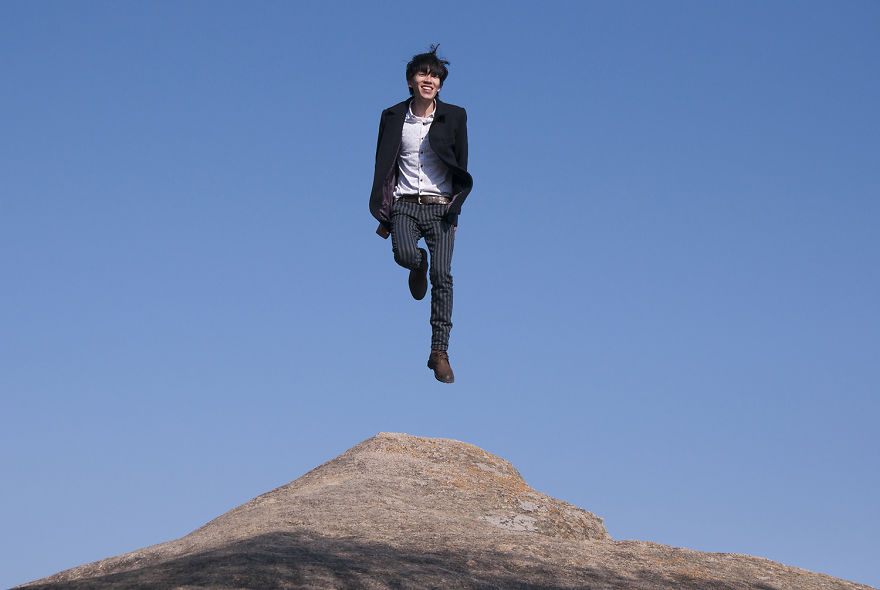 I See Many Funny Strangers On The Rock Everyday