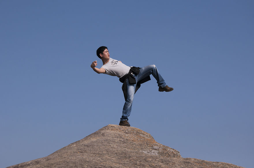 I See Many Funny Strangers On The Rock Everyday