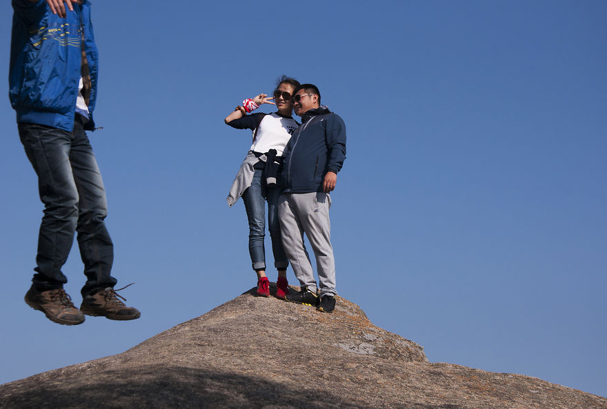 I See Many Funny Strangers On The Rock Everyday