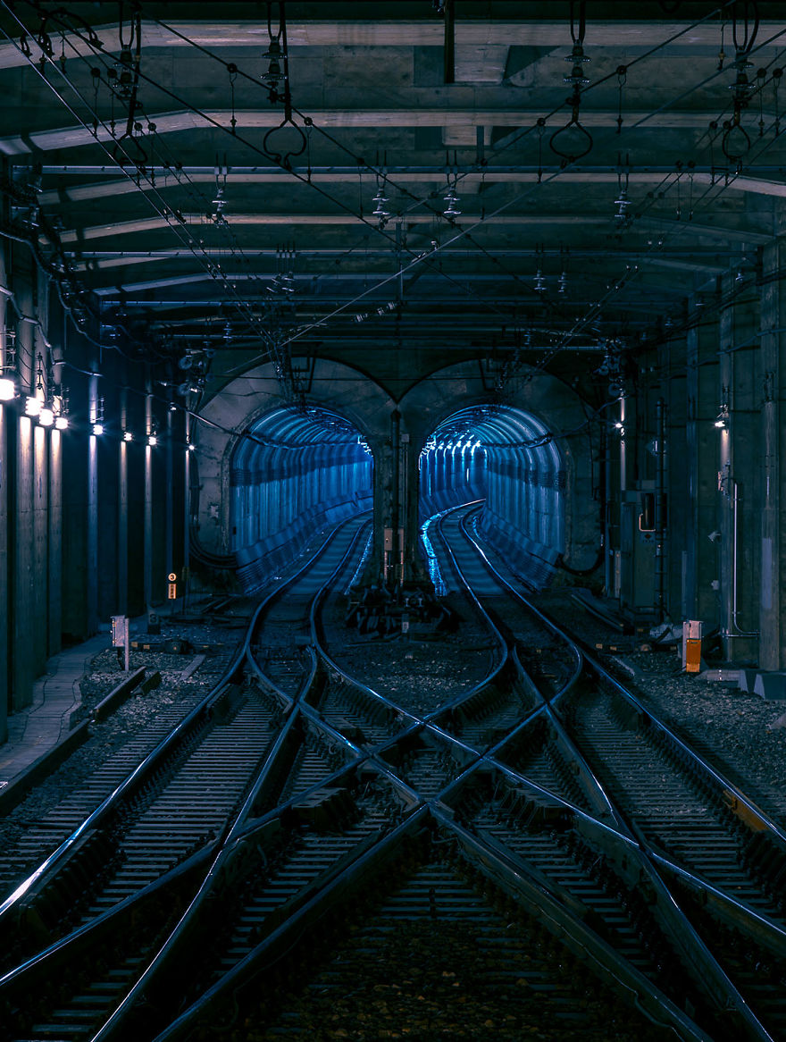 Derive: Wandering Under The Neon Lights Of Tokyo Derive: Wandering Under The Neon Lights Of Tokyo