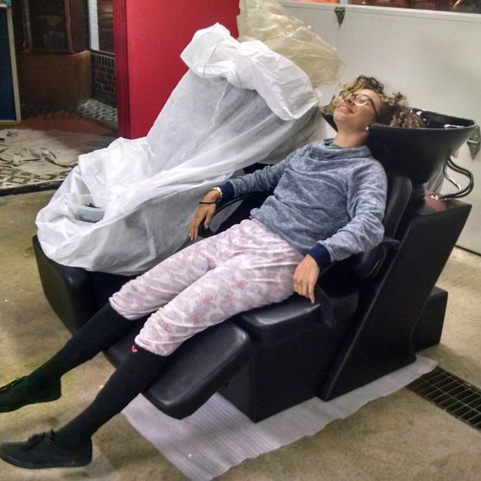 This All-Female Auto Shop Will Do Your Hair And Nails While They Fix Your Car This All-Female Auto Shop Will Do Your Hair And Nails While They Fix Your Car