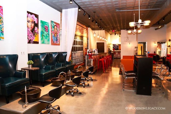 This All-Female Auto Shop Will Do Your Hair And Nails While They Fix Your Car