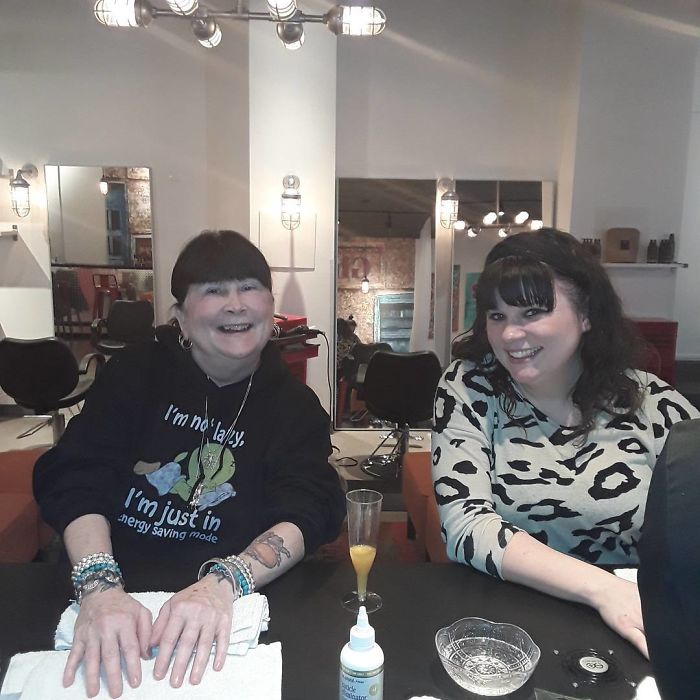 This All-Female Auto Shop Will Do Your Hair And Nails While They Fix Your Car