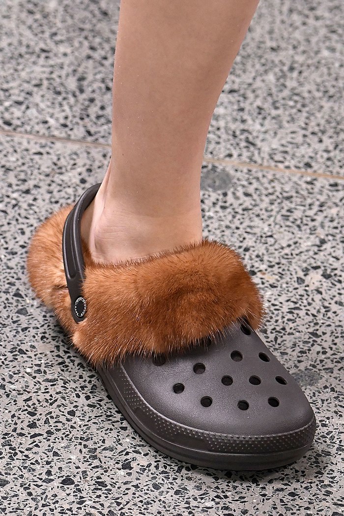 furry-crocs-christopher-kane-09 furry-crocs-christopher-kane-09