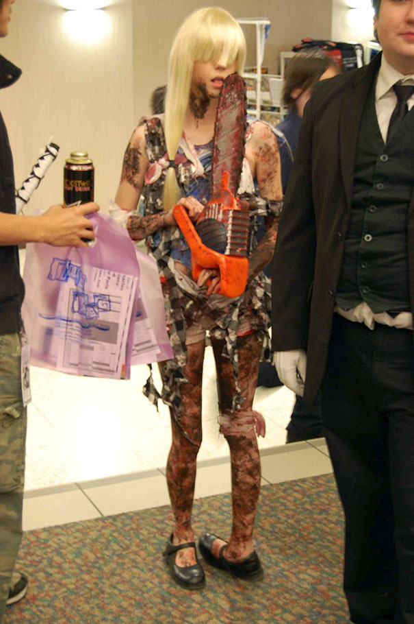 Girl Turns Birth Defect Into Zombie Cosplay