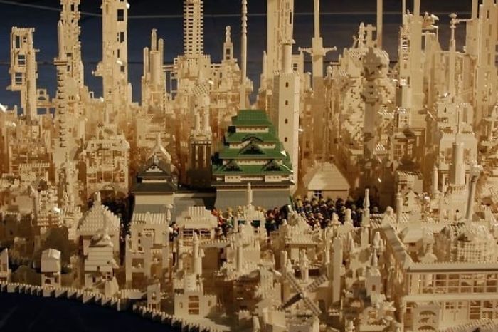 Super Cool Things Done With Legos