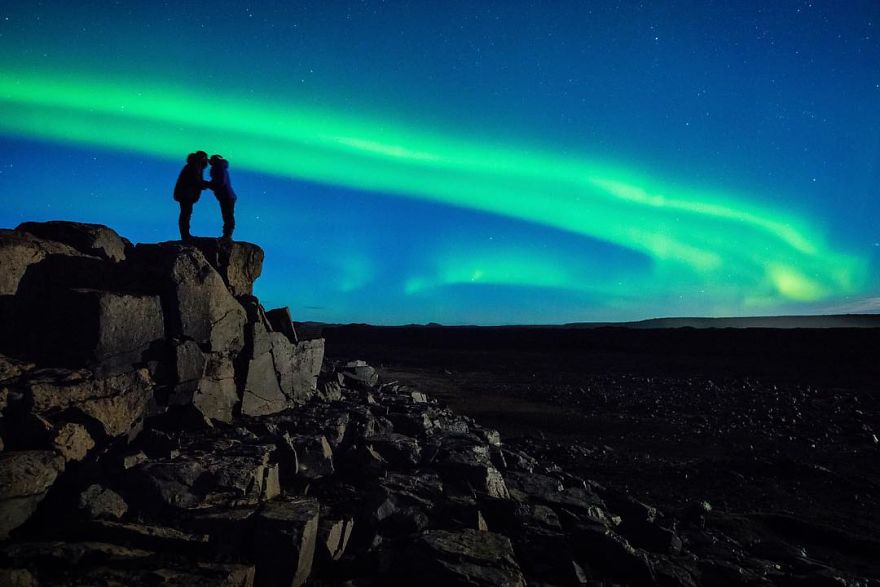 Photographer Proposed To His Girlfriend Under The Northern Lights And The Photos Are Breathtaking Photographer Proposed To His Girlfriend Under The Northern Lights And The Photos Are Breathtaking