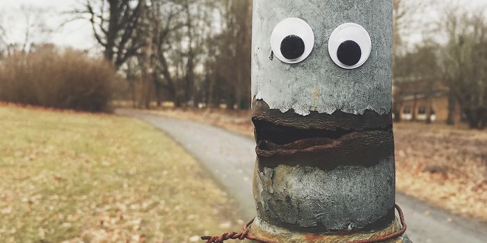 Some Hero Is Putting Googly Eyes On Miserable Objects, And His Photos Are Going Viral