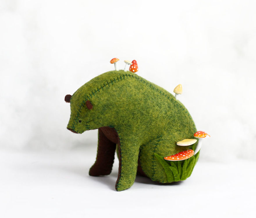 Soft-sculpture-bears-pastyourporchlight