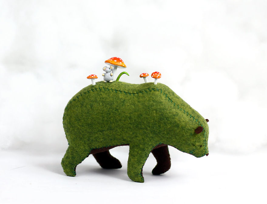 Soft-sculpture-bears-pastyourporchlight