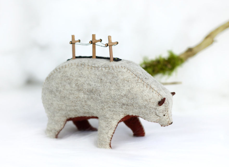 Soft-sculpture-bears-pastyourporchlight