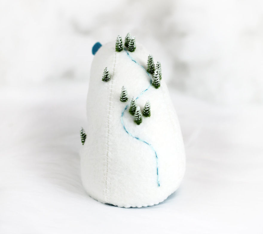 Soft-sculpture-bears-pastyourporchlight