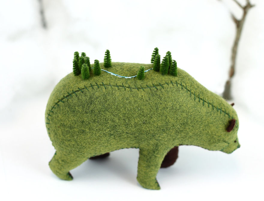 Soft-sculpture-bears-pastyourporchlight