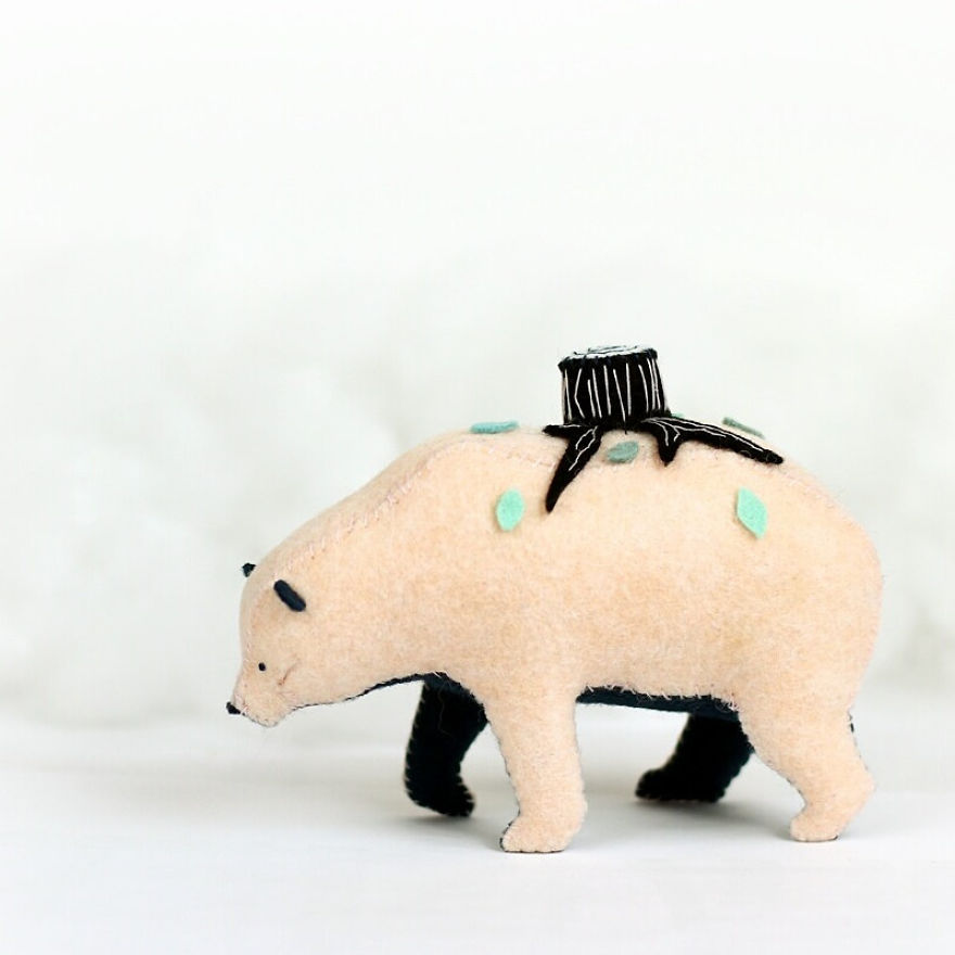 Soft-sculpture-bears-pastyourporchlight