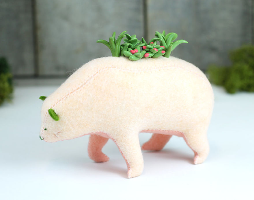 Soft-sculpture-bears-pastyourporchlight