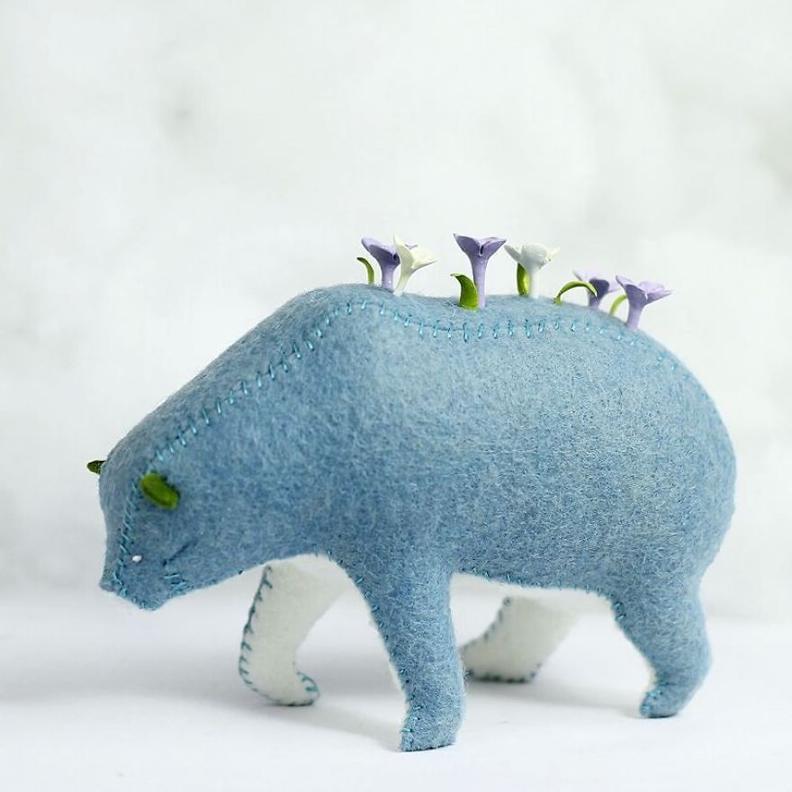 Soft-sculpture-bears-pastyourporchlight