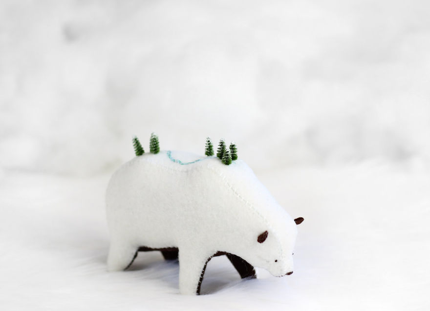 Soft-sculpture-bears-pastyourporchlight