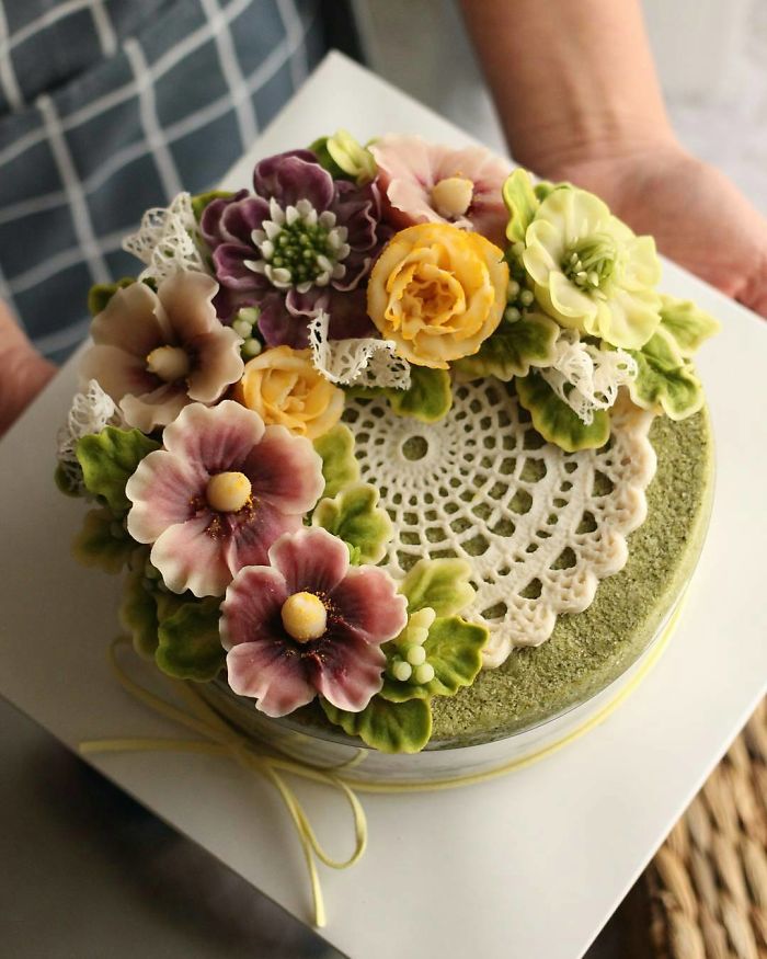 Spring-colourful-buttercream-flower-cakes