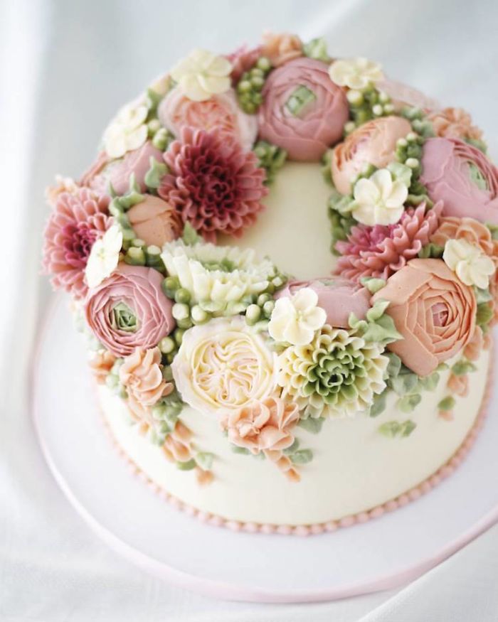 Spring-colourful-buttercream-flower-cakes