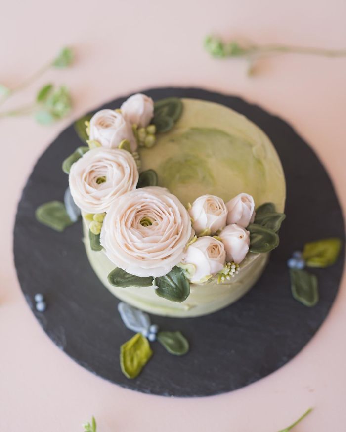 Spring-colourful-buttercream-flower-cakes