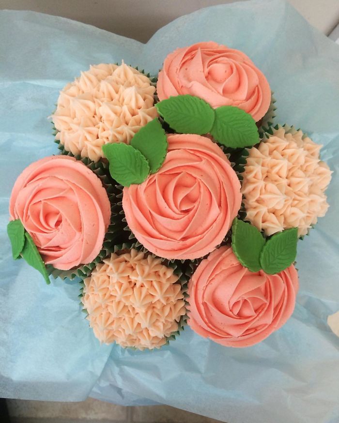 Spring-colourful-buttercream-flower-cakes