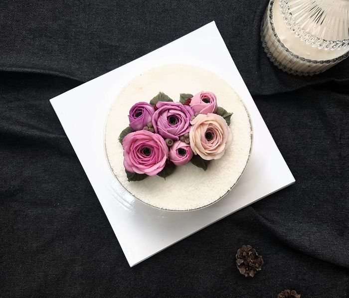 Spring-colourful-buttercream-flower-cakes