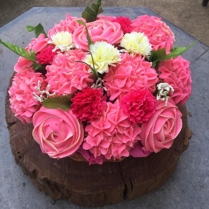Spring-colourful-buttercream-flower-cakes