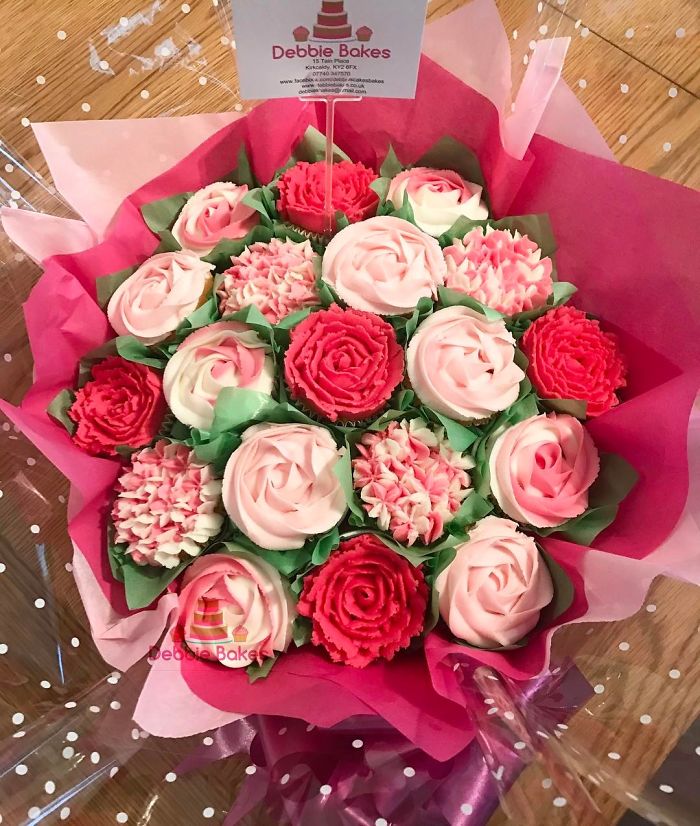 Spring-colourful-buttercream-flower-cakes