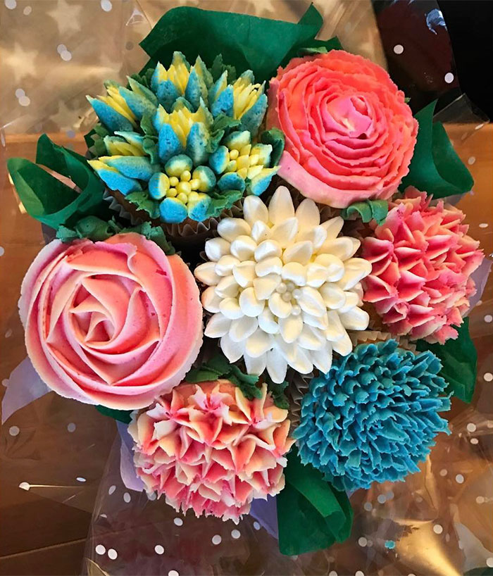 Spring-colourful-buttercream-flower-cakes