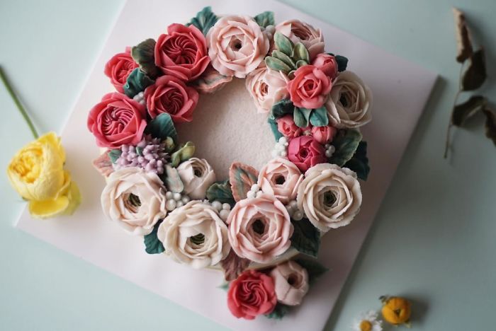 Spring-colourful-buttercream-flower-cakes
