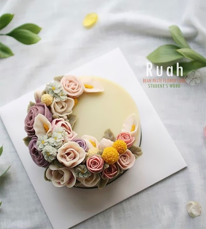 Spring-colourful-buttercream-flower-cakes