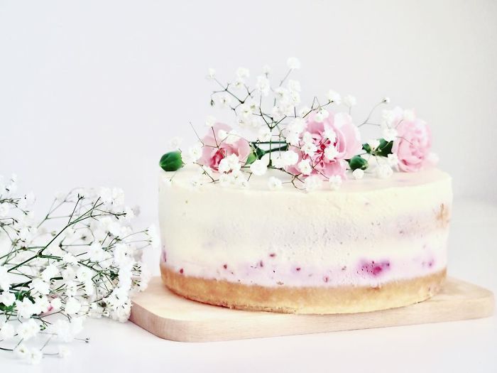 Spring-colourful-buttercream-flower-cakes