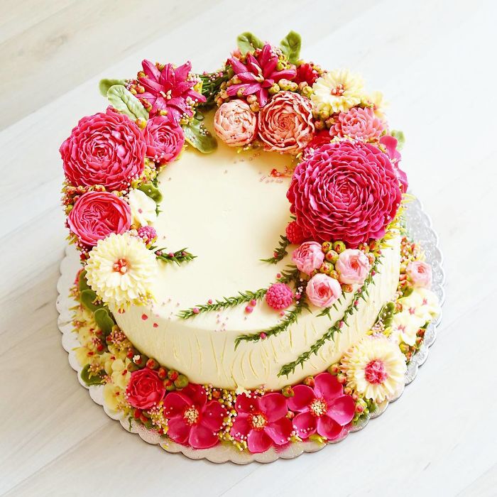Spring-colourful-buttercream-flower-cakes