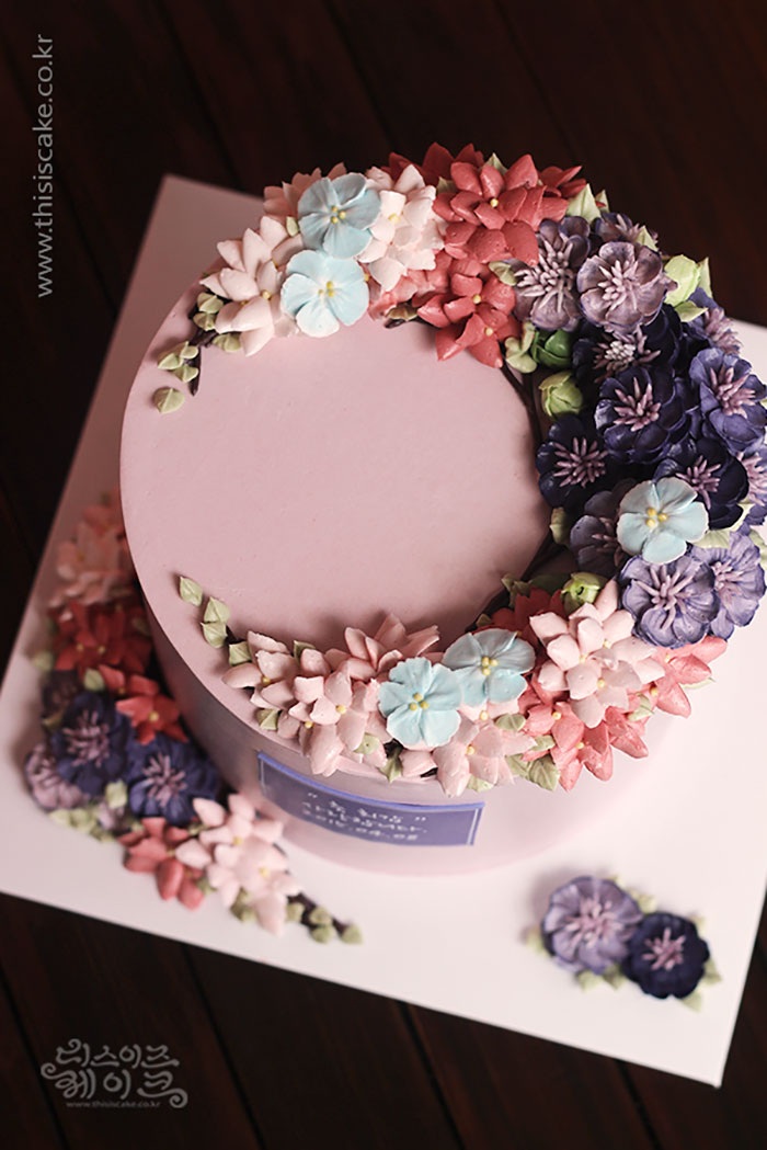 Spring-colourful-buttercream-flower-cakes