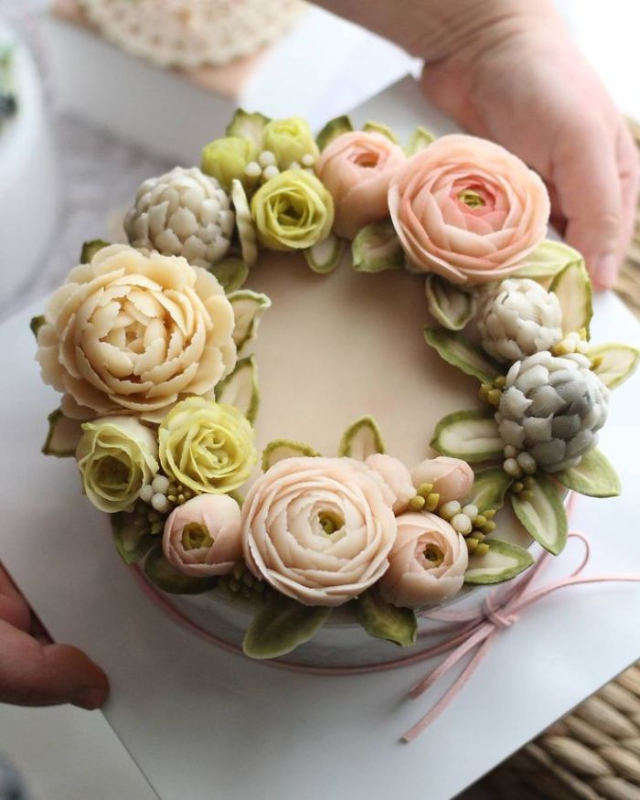Spring-colourful-buttercream-flower-cakes