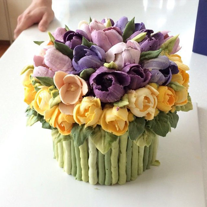 Spring-colourful-buttercream-flower-cakes