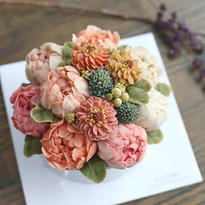 Spring-colourful-buttercream-flower-cakes