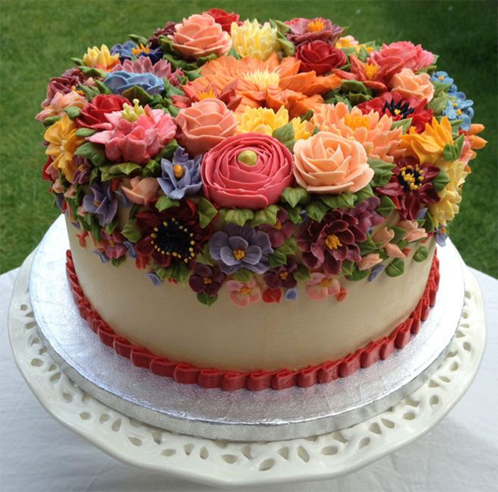 Spring-colourful-buttercream-flower-cakes