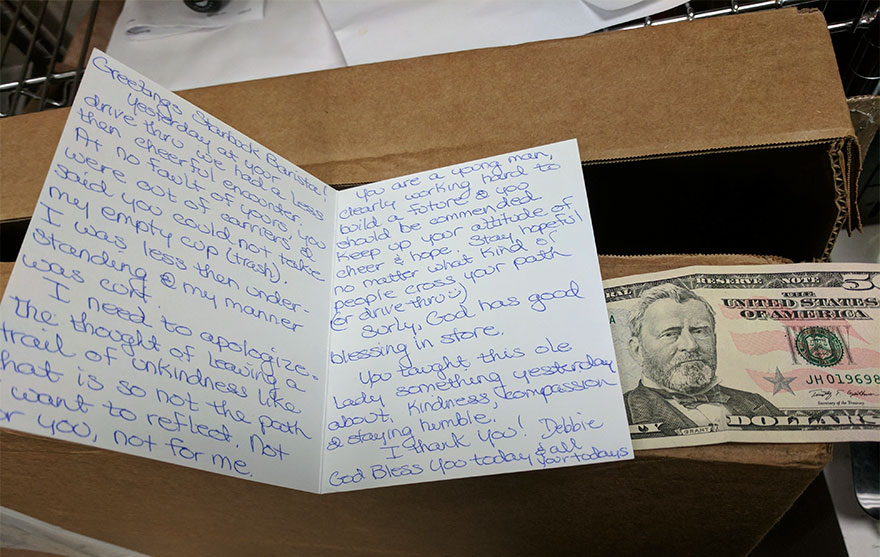 woman-irritated-note-drink-carriers-circleaddict-5 woman-irritated-note-drink-carriers-circleaddict-5