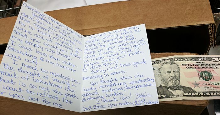 After A Rude Customer Irritated Drive-Thru Employee, She Surprised Everyone With This Note The Next DayAfter A Rude Customer Irritated Drive-Thru Employee, She Surprised Everyone With This Note The Next Day