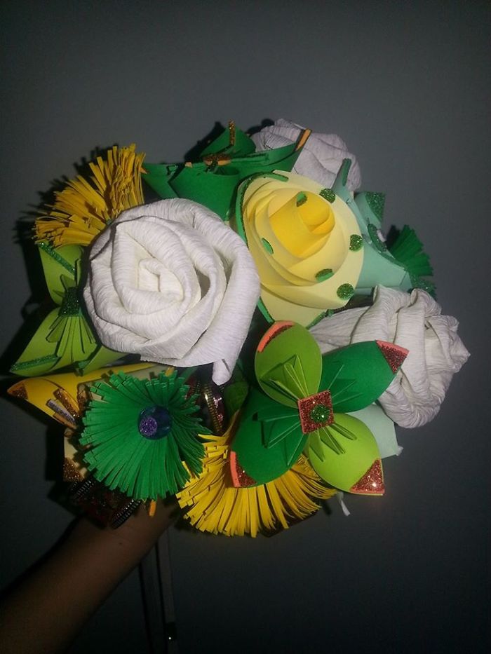 Mom Makes The Most Beautiful Bouquets Out Of Handmade Paper Flowers And Her Two Daughters Help Her Decorate Them Mom Makes The Most Beautiful Bouquets Out Of Handmade Paper Flowers And Her Two Daughters Help Her Decorate Them