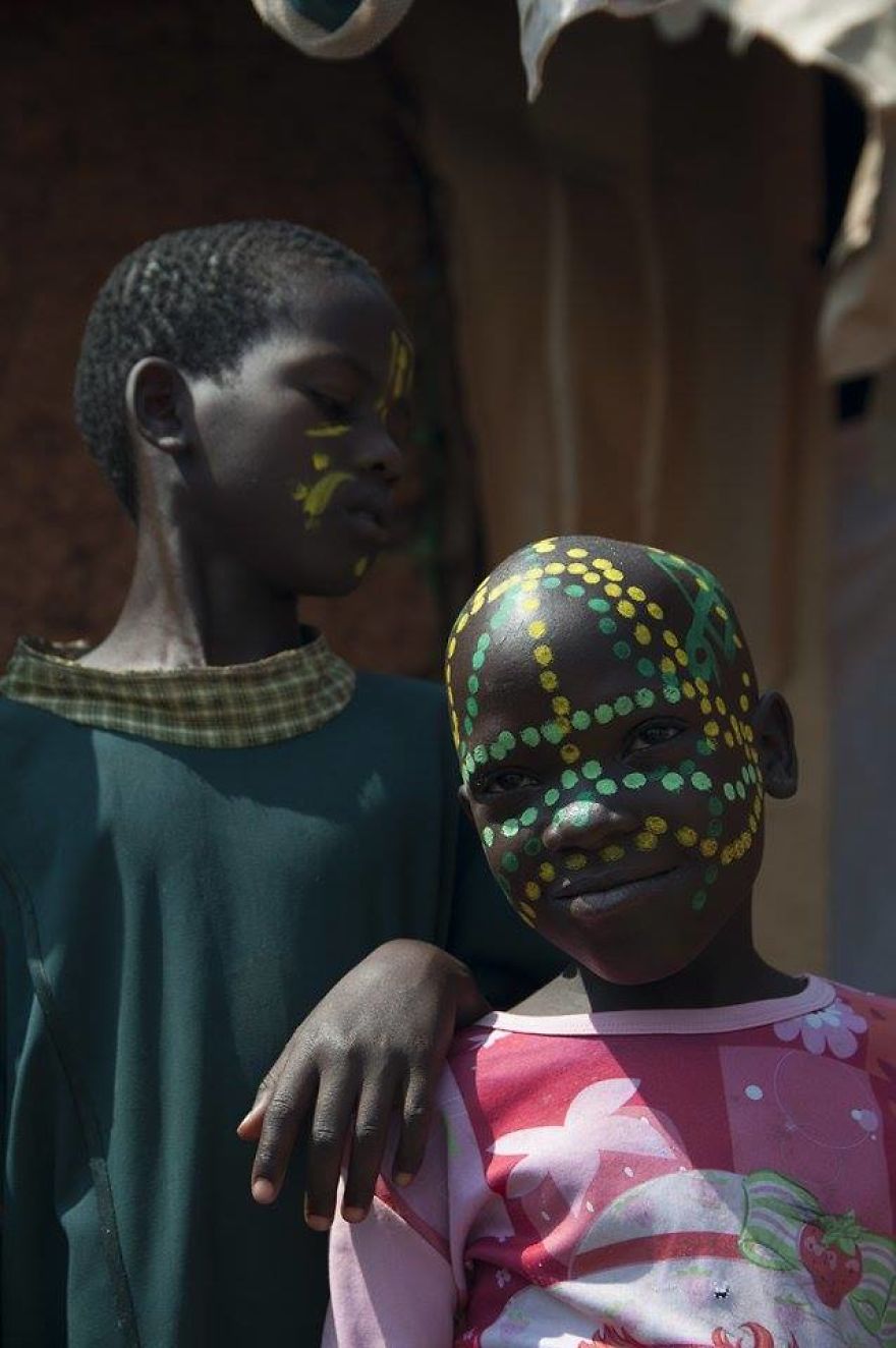 Went To Do A Wall Drawing End Up Making Tribal Face Painting In Uganda. Went To Do A Wall Drawing End Up Making Tribal Face Painting In Uganda.