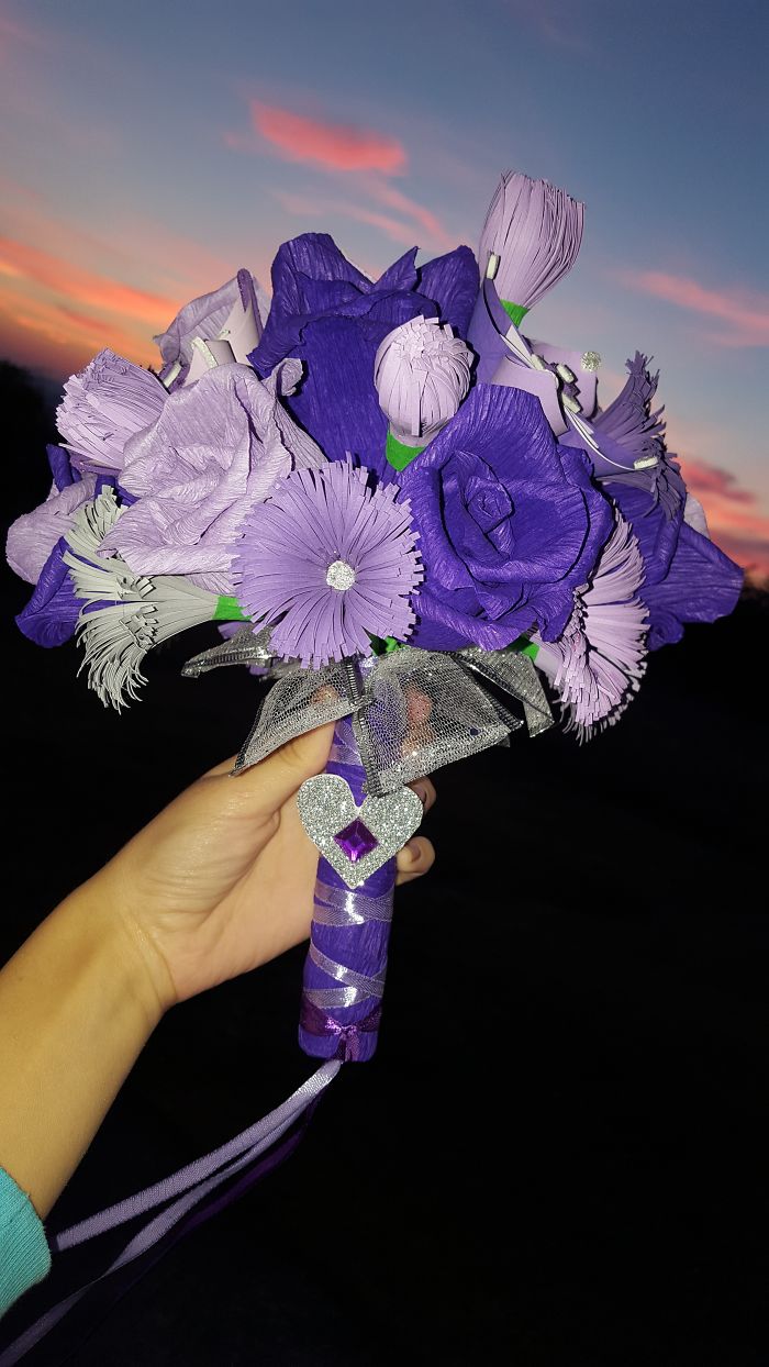 Mom Makes The Most Beautiful Bouquets Out Of Handmade Paper Flowers And Her Two Daughters Help Her Decorate Them Mom Makes The Most Beautiful Bouquets Out Of Handmade Paper Flowers And Her Two Daughters Help Her Decorate Them
