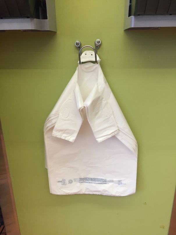 This Shopping Bag Holder Looks Like Jar-Jar Binks