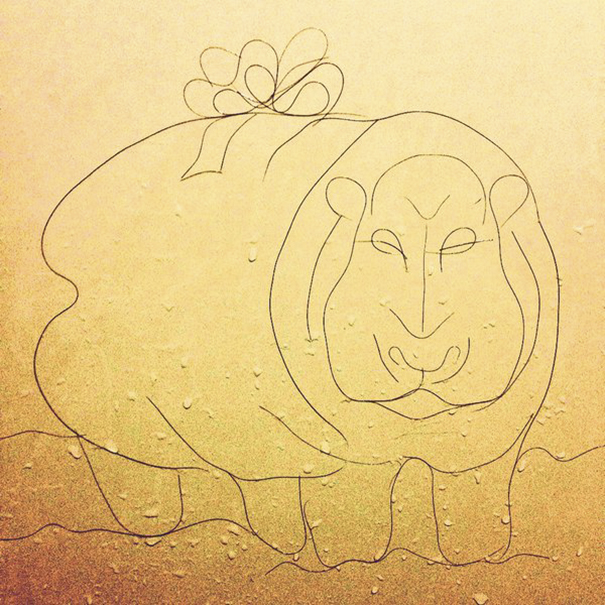 Artist Makes Drawings With Hair Falling In The Bath