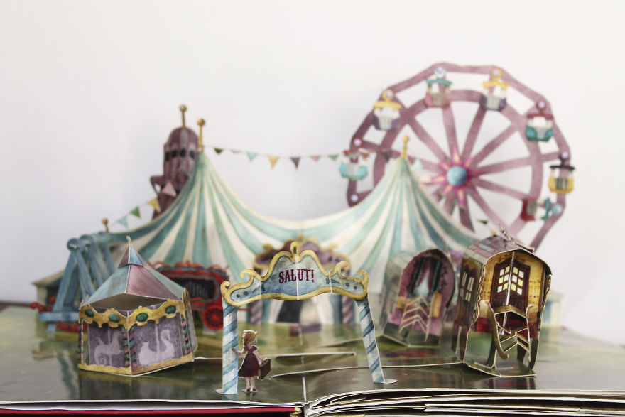 A Pop-Up Book Of A Vintage Circus A Pop-Up Book Of A Vintage Circus
